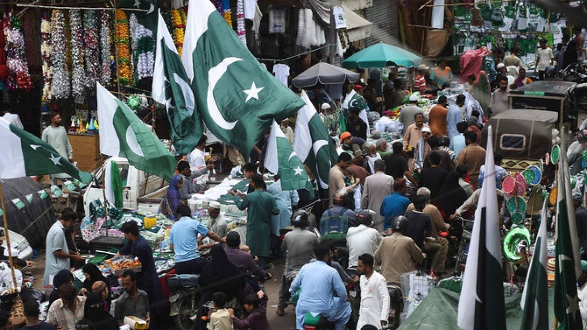 pakistan prays for a prosperous future on independence day