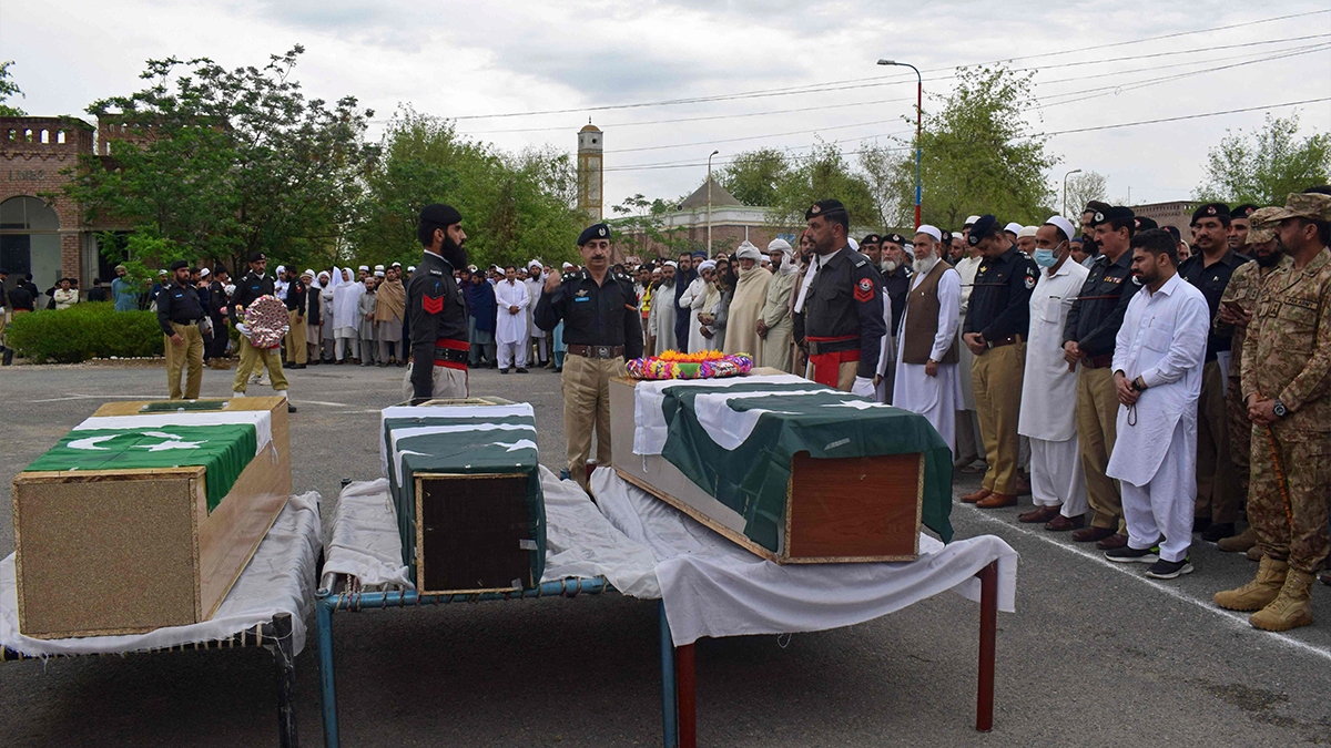 six pakistani soldiers martyred and four terrorists killed in south waziristan ambush