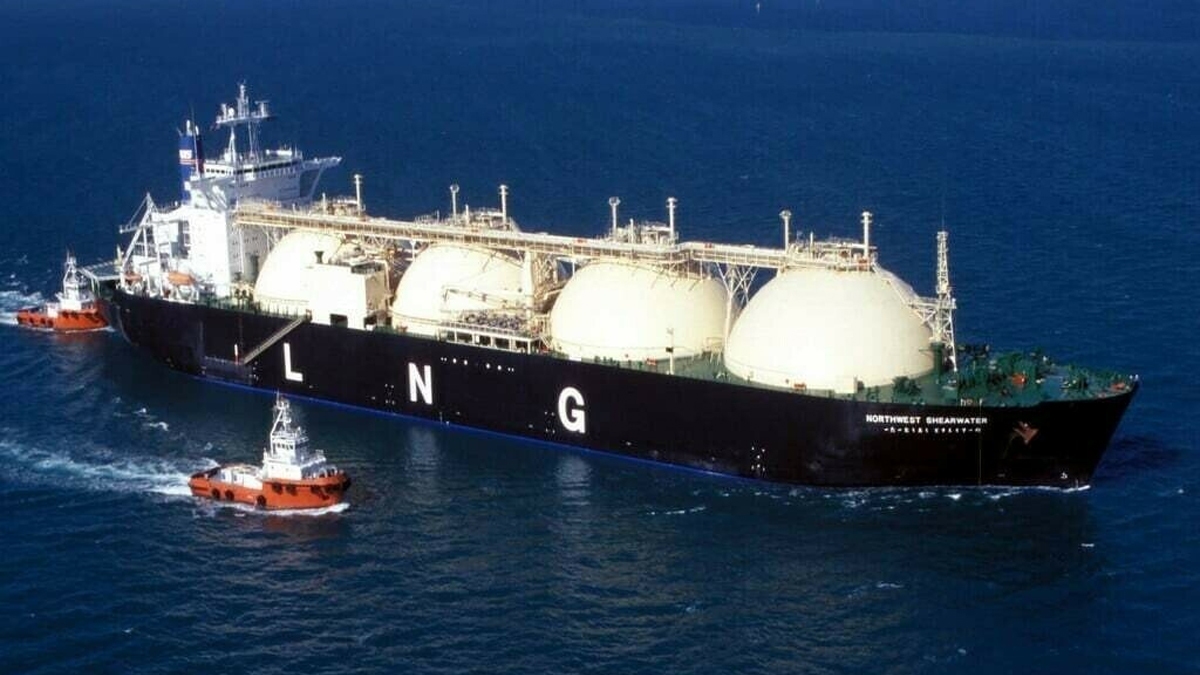 pakistan issues tender for lng cargoes to meet winter demand