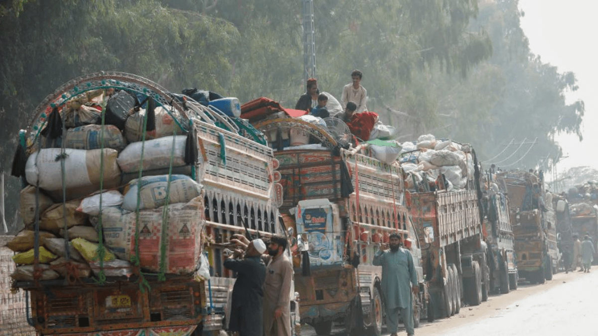 crackdown begins against illegal migrants in pakistan