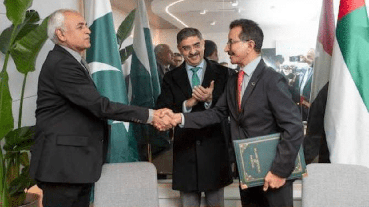 pakistan and dubai seal over $3 billion investment deal for railway and port development