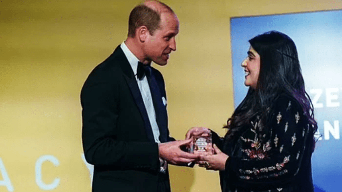 first pakistani woman alizey khan receives diana legacy award for helping others