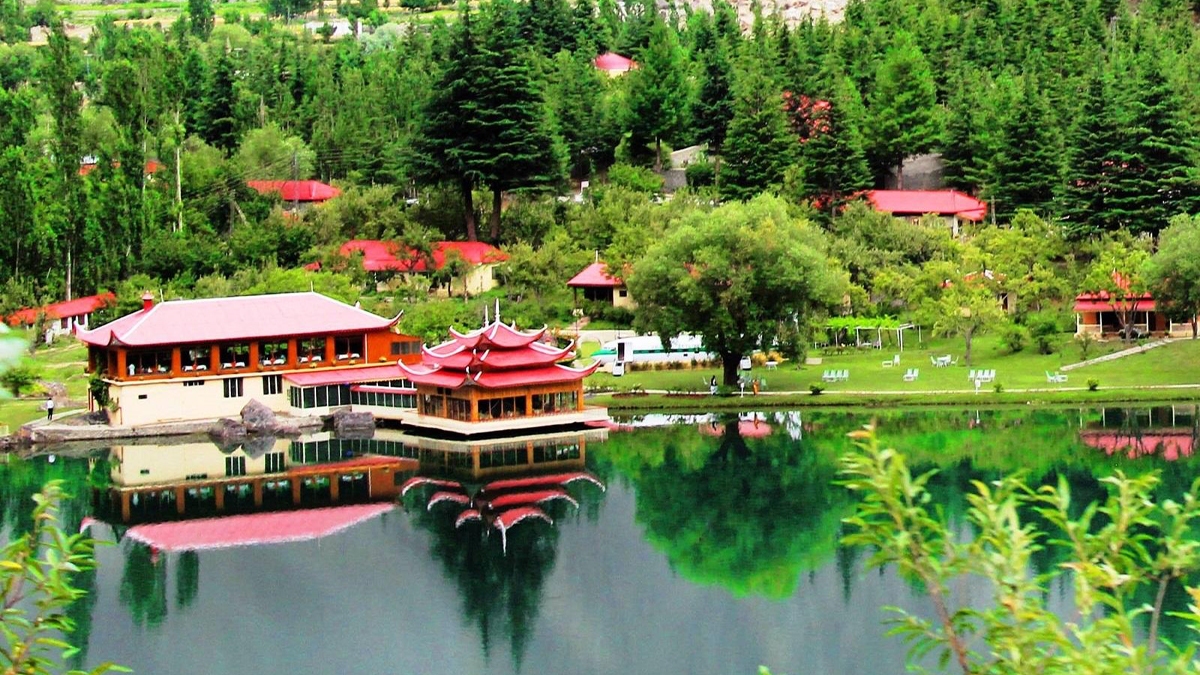 5 top luxurious and beautiful places to visit in Pakistan