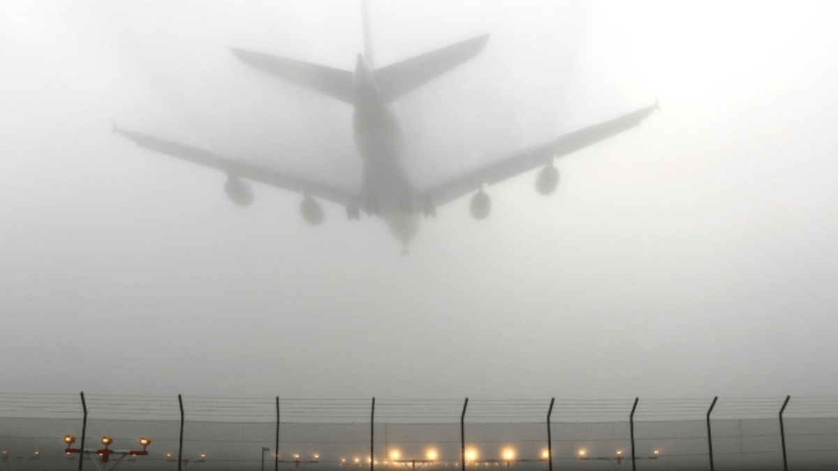dense fog disrupts flights at lahore airport